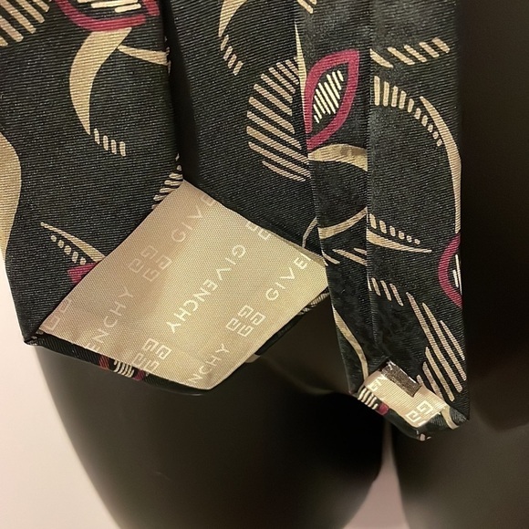 Givenchy Monsieur Abstract Swirl Geometric Design Italian Silk Tie Made in USA - Picture 14 of 14